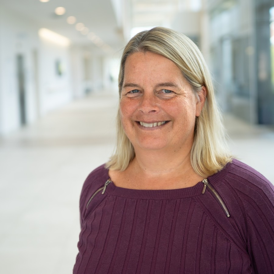 Ruth Harvey Headshot